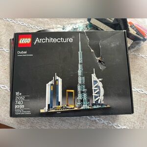 LEGO Architecture Dubai Skyline Set - read description